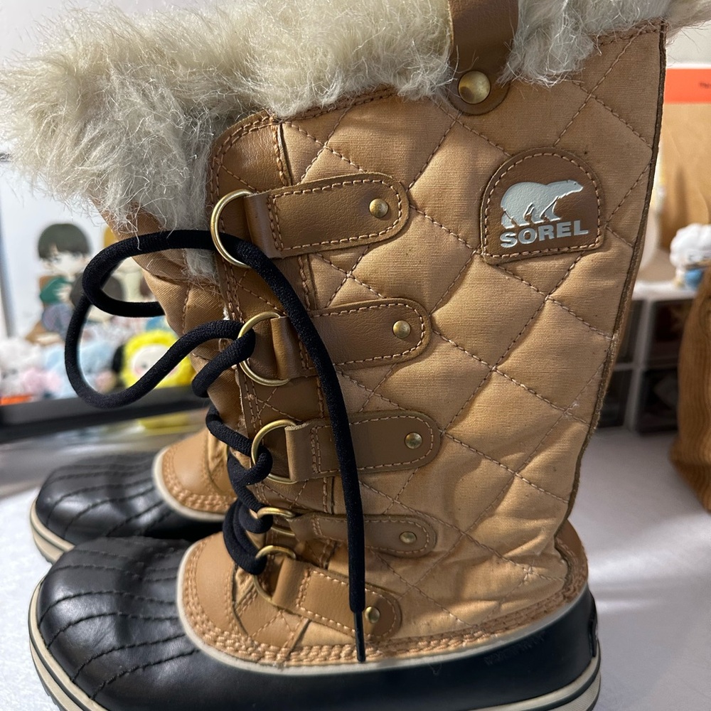Sorel Tofino boots size 6